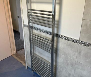 4 bedroom semi-detached house to rent - Photo 2