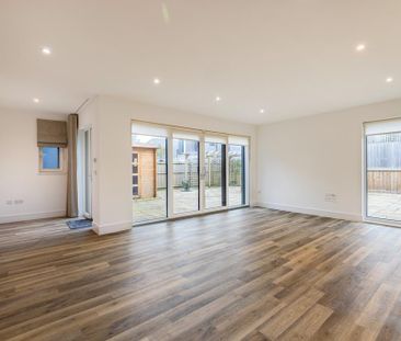 4 bedroom detached house to rent - Photo 2