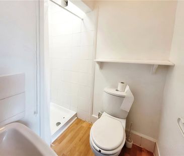 Harvest Road, Englefield Green, Egham, Surrey, TW20 0QS - Photo 5