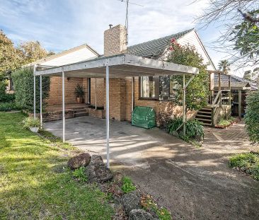 “Modern Open Plan Family Abode” - Photo 1