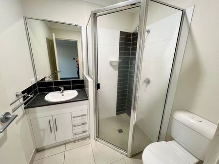 MODERN FAMILY HOME IN MIRAFLORES ESTATE - Photo 3