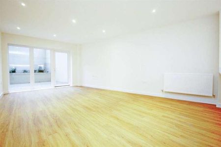 Royal Court, Ha, Stanmore, HA7 - Photo 2