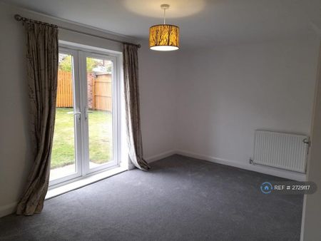 4 bedroom detached house to rent - Photo 3