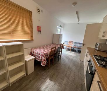 6 bedroom end of terrace house to rent - Photo 2