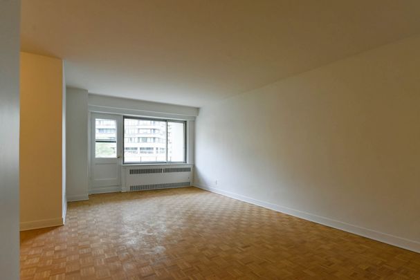 3555 Cote-des-Neiges Road - Photo 1