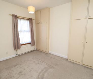 2 bedroom end of terrace house to rent - Photo 3