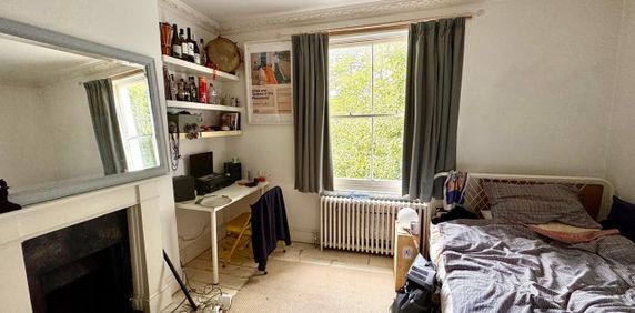 Room in a Shared Flat, Hartington Road, SW8 - Photo 2