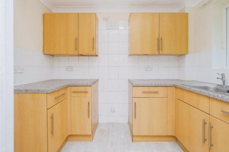 1 bedroom retirement property to rent - Photo 5