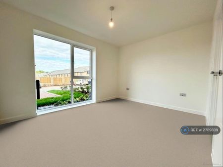 2 bedroom flat to rent - Photo 2