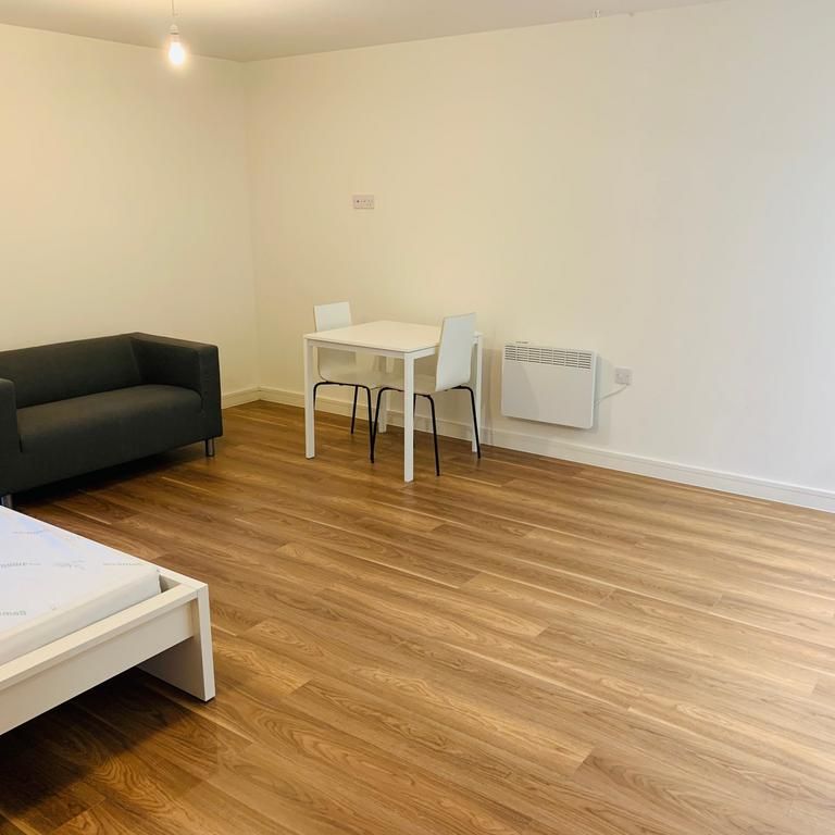 Studio to rent - Photo 1