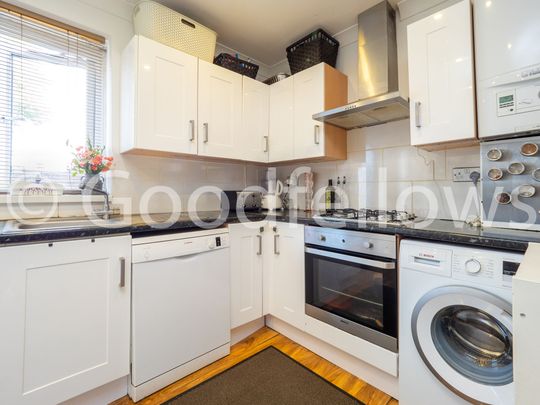 Dore Gardens, Morden, SM4 - Photo 1