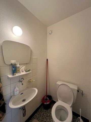 Agréable appartement de 3 pièces au 4ème étage proche du centre ville - Photo 2