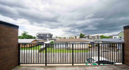 Modern 2-Bedroom Townhouse - The Perfect Lock-Up and Leave - Photo 5