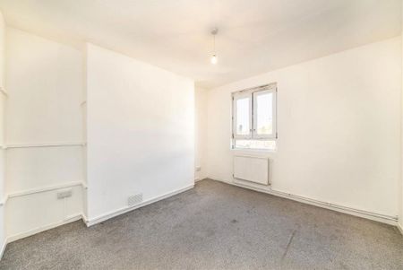 3 bedroom flat to rent - Photo 4