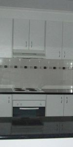 4 Bedroom House in a quiet street - Photo 4