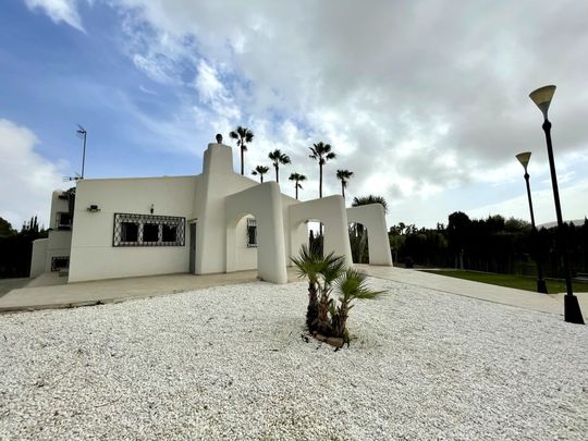 House in Alicante - Photo 1