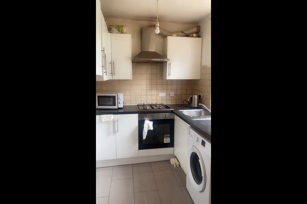 Room in a Shared Flat, London, NW10 - Photo 1