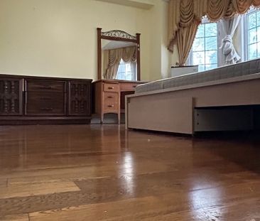 For Lease - 128 Denison Ave Avenue Unit# Master Bedroom Main Floor,... - Photo 5