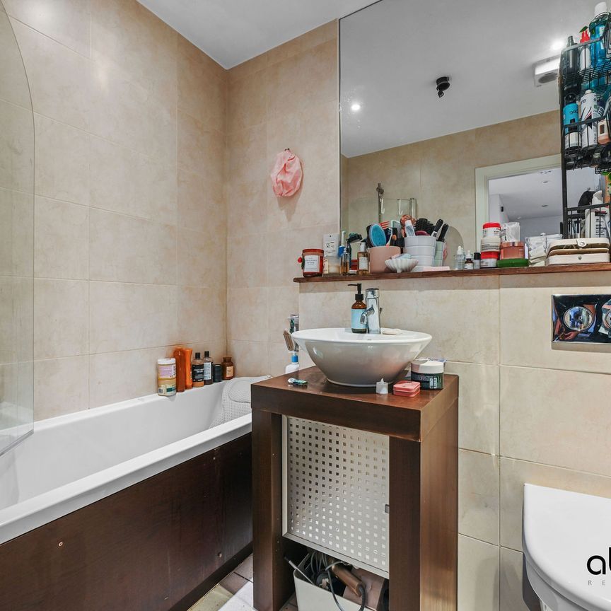 2 Spencer Way, Limehouse, E1 - Photo 1