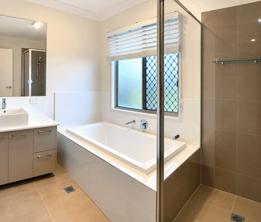 Modern 3-Bedroom Dual Key Home – Convenient Redbank Plains Location - Photo 4