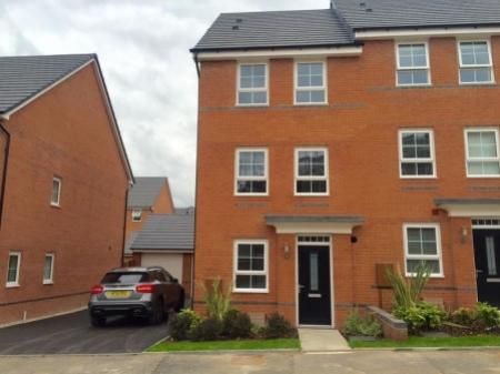 4 bedroom semi-detached house to rent - Photo 2