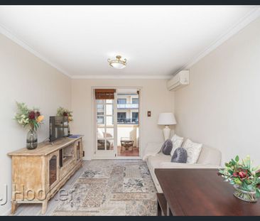 Top Floor Apartment - Photo 5