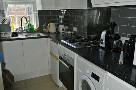 3 bedroom terraced house to rent - Photo 5