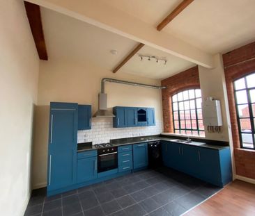 2 Bed Flat, Raleigh Square, NG7 - Photo 1