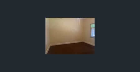 LARGE DOUBLE FRONTED CHARACTER HOME IN SOUGHT AFTER LOCATION (INSPECTION BY APPOINTMENT) - Photo 4