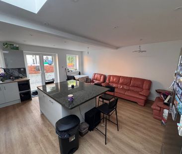 5 Bed End Terrace, Whittington Road, BS16 - Photo 1