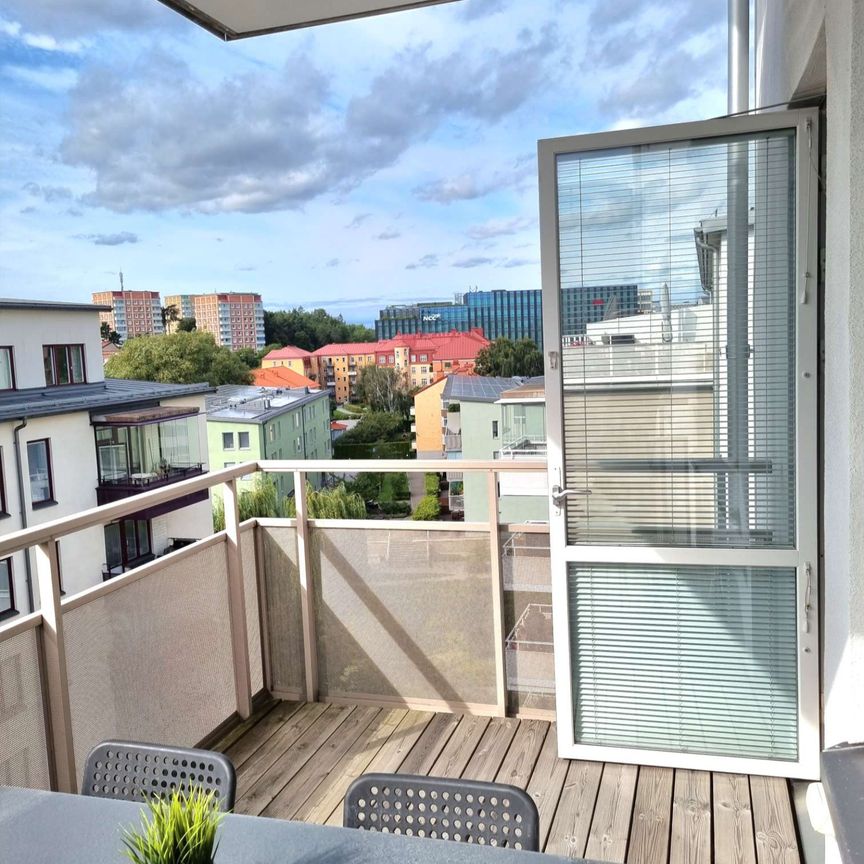 An apartment in frösunda on the 6th floor with high ceilings. - Photo 1