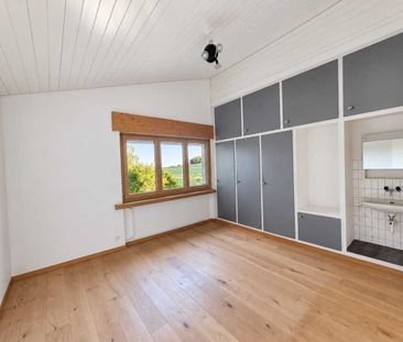 Rent a 5.5-room house with garden in Gempenach - Photo 5