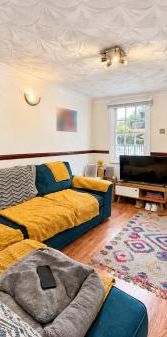 High Street, St. Peters, Broadstairs, CT10 2TL, Kent - Photo 1