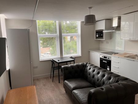 2 bed Apartment for Rent - Photo 2