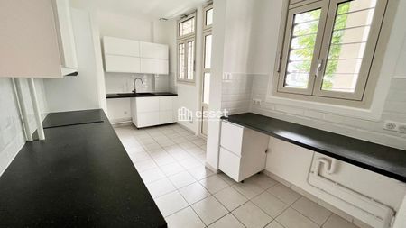 Appartement • Saint James-Général Koenig - Photo 2