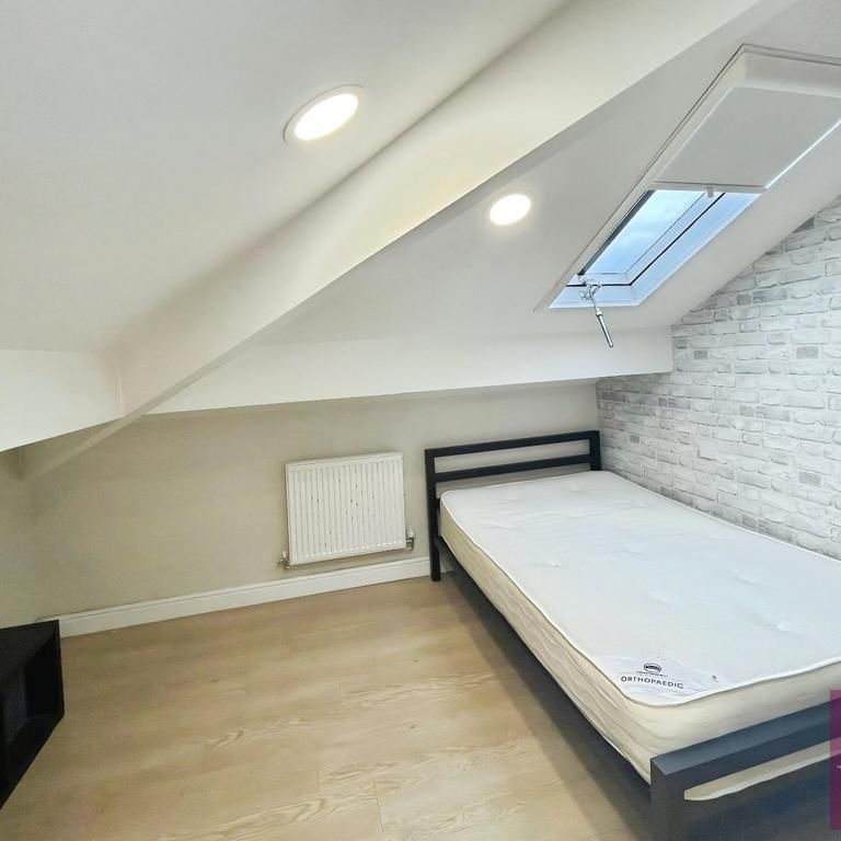 1 bedroom in a house share to rent - Photo 1