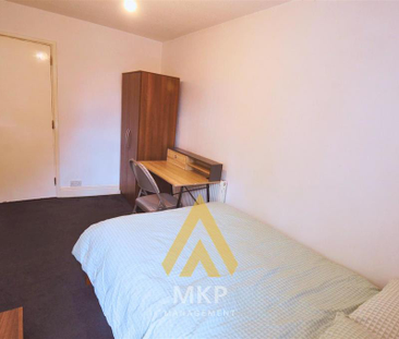 5 bedroom terraced house to rent - Photo 4