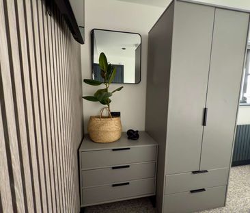 Brand-New All-Ensuite Urban Luxury House-Share - Photo 3