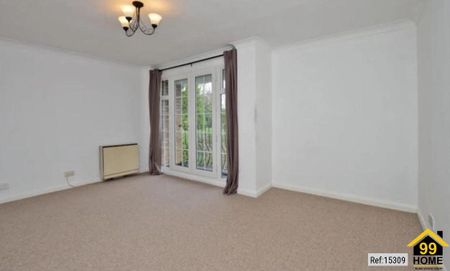 3 bed Flat in Swallow close Staines, Staines-upon-Thames, TW18 4RS - Photo 2