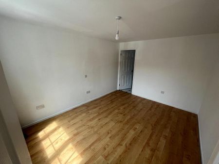2 bedroom end of terrace house to rent - Photo 4