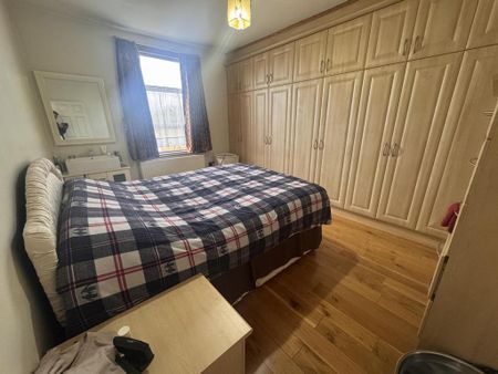 3 bedroom flat to rent - Photo 2