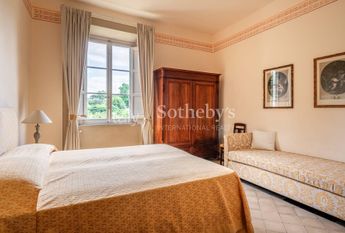 Villa ottocentesca con piscina nelle colline lucchesi