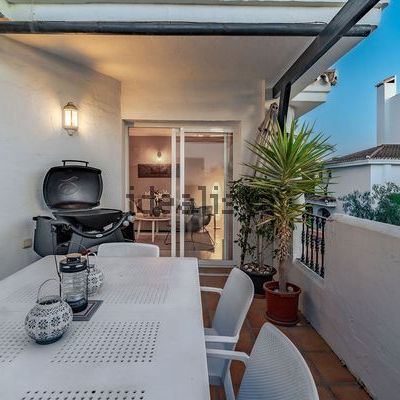 Alquiler de ático en Urbanización Los Naranjos de Marbella s/n - Photo 1
