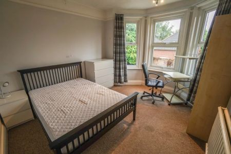 To Rent Shaftesbury Road, Charminster, Bournemouth, BH8 £2,450 pcm Tenancy Info - Photo 2