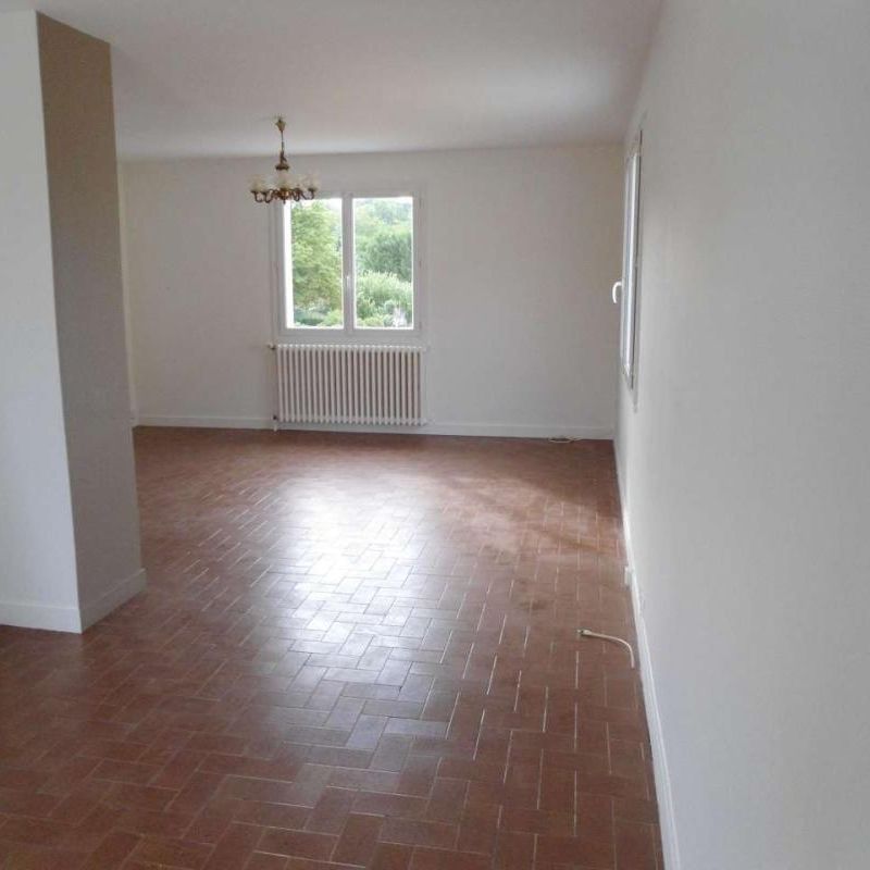Location Maison 4 pièces 93m² CHASSENEUIL DU POITOU 86360 - Photo 1