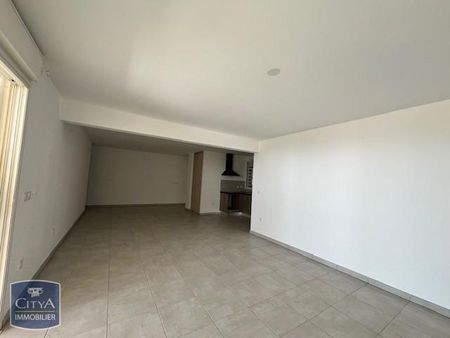 Location Appartement 3 pièces 90m² STE CLOTILDE 97490 - Photo 3
