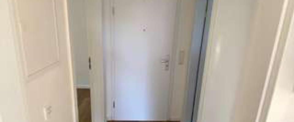 Renovierte Wohnung/Dachgeschoss mit Einbauküche - Photo 1