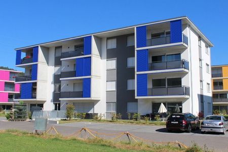 A welcoming residence surrounded by greenery - Photo 2