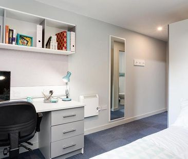 1 bedroom in a flat share to rent - Photo 5