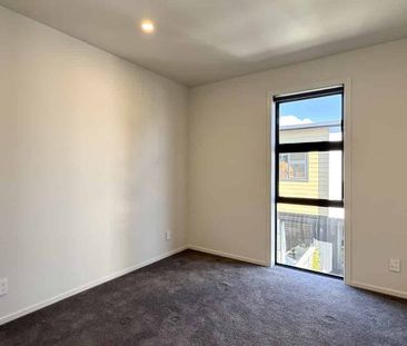 Modern 2-Bedroom Townhouse in Lower Hutt - Photo 4